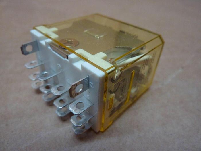 Used IDEC Relay RH4B-U #27566 DNL SCRAPPED