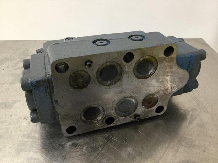 Used VICKERS Directional Control Valve DG4V-3-6C-M-U-HL7-60-B13 Used