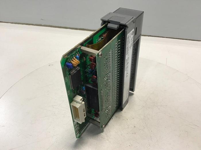 Used ALLEN BRADLEY Input Module 1746-IV32 SER C #122913