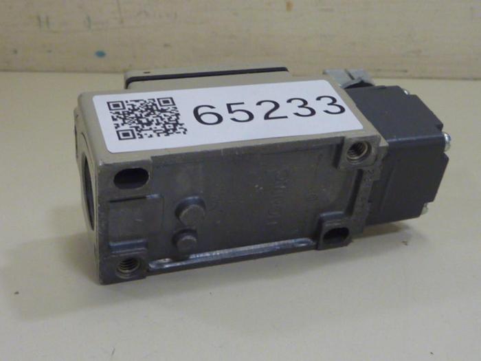 Used OMRON Limit Switch D4B-2115N-M6 #65233