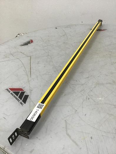 Used BANNER ENGINEERING Light Curtain SLPE25-1110P8 USED