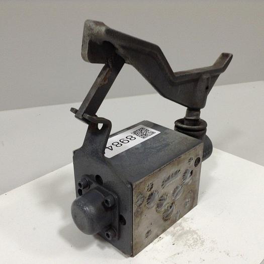 Used PARKER Directional Control Valve D3ML4B10X4384 #89844