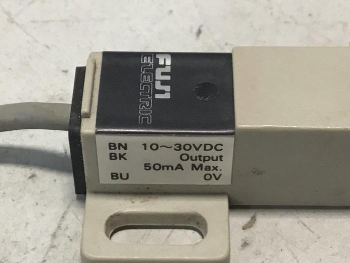 Used FUJI ELECTRIC Proximity Switch PE-B4D3 #128424