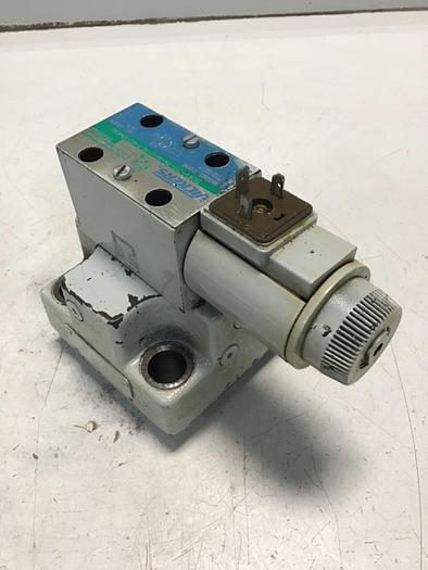 Used VICKERS Valve DG4V-3S-7A-M-U-HL7-60-EN490 Used