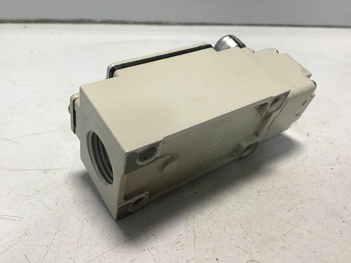 Used YAMATAKE Limit Switch LJA10-11A21N-003 #121739