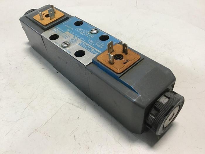 Used VICKERS Directional Valve DG4V-3-6C-M-U-HL7-60 Used