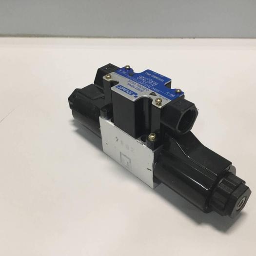 Used TOKIMEC Directional Control Valve DG4V-3-2C-M-P7-H-7-52 #94928