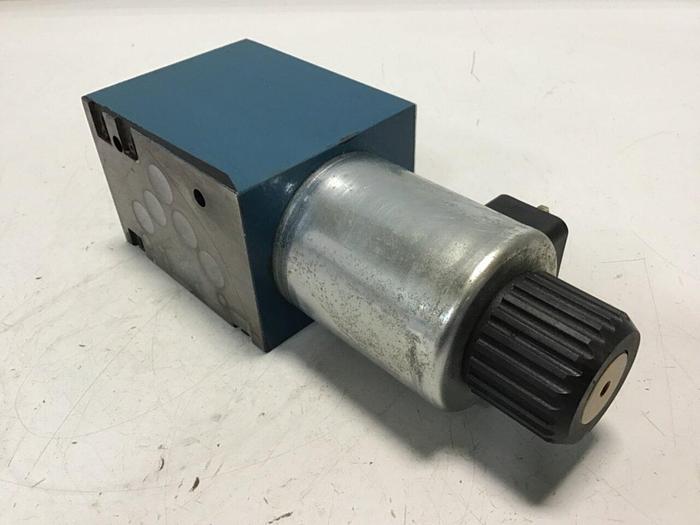 Used BOSCH Hydraulic Valve 0 810 001 825 Used