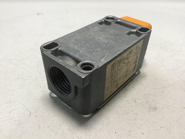 Used SIEMENS Limit Switch 3SE3170-1 #121578