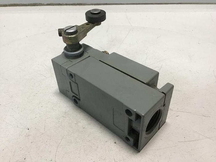 Used SQUARE D Limit Switch 9007-C66B2 #121954