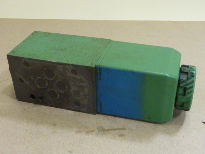 Used VICKERS Directional Hydraulic Valve DG4V322AMUHL760 Used
