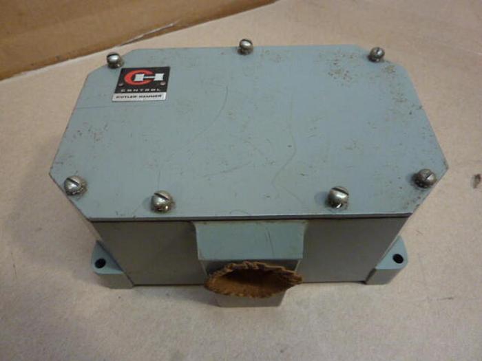 Used CUTLER HAMMER Rotating Shaft Limit Switch 10316H59A #29610