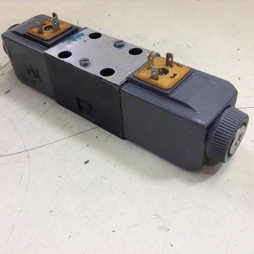 Used VICKERS Directional Valve DG4V-3-6C-M-U-HL7-60 Used