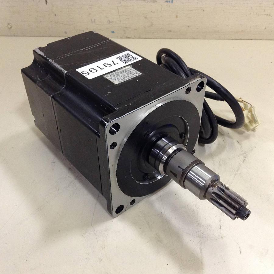 Used YASKAWA AC Servo Motor SGMP-15AWYR11 USED
