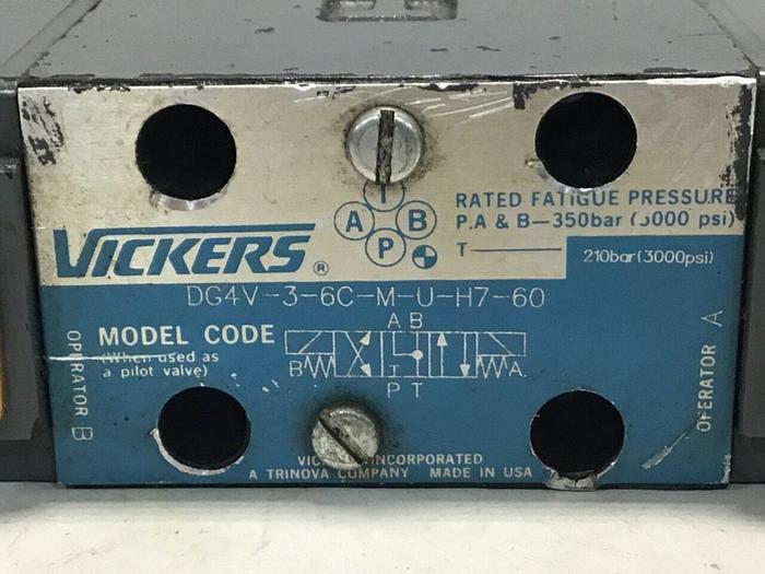 Used VICKERS Directional Valve DG4V-3-6C-M-U-H7-60 #132135