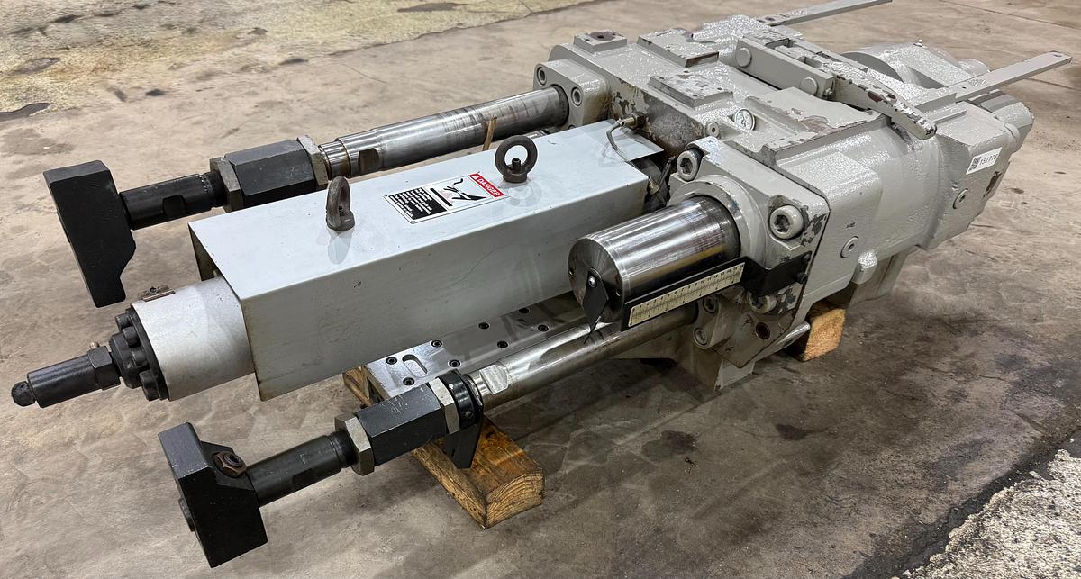 Used ENGEL ES650H/330V/200TL INJECTION UNIT