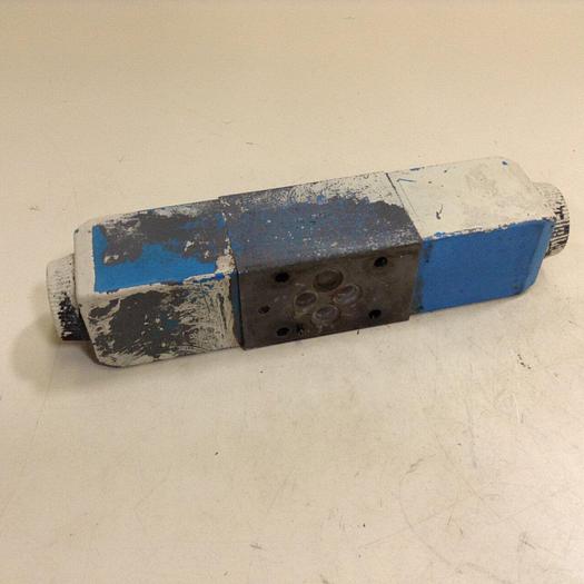 Used VICKERS Directional Valve DG4V-3-6C-M-U-HL7-60 Used