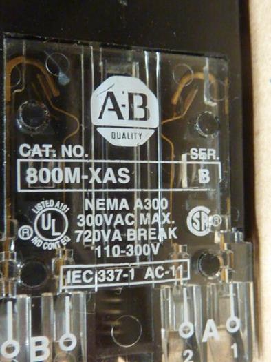 Used ALLEN BRADLEY Push Button 800MR-QAL24S GREEN #31276