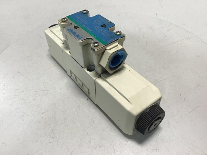Used VICKERS Valve DG4V-3S-6C-M-FW-D7-H5-60 #133232