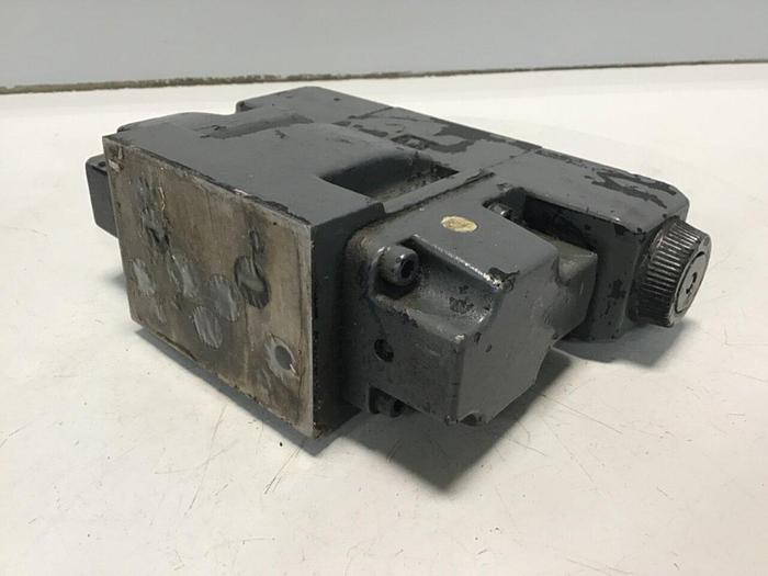 Used VICKERS Directional Valve DG4V-3-6C-M-U-H7-60 #142951