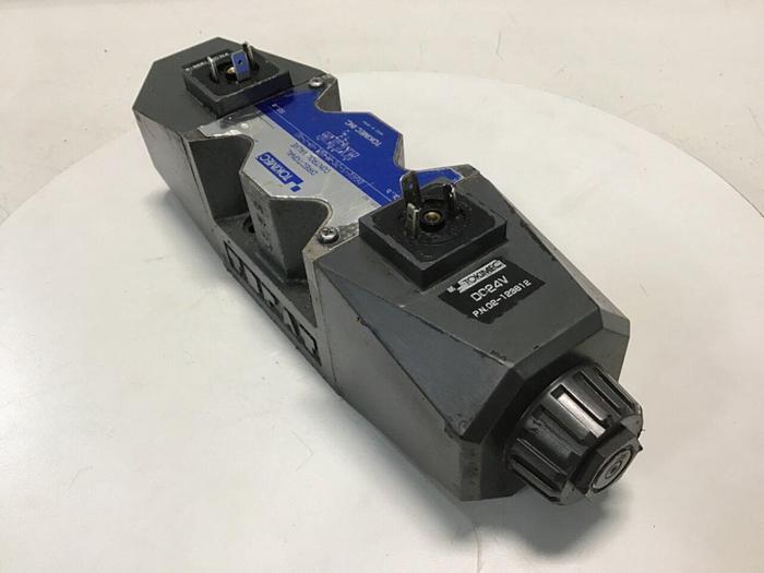 Used VICKERS Hydraulic Valve DG4V-5-2C-M-U7L-H-7-40 Used