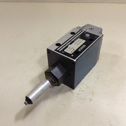 Used BOSCH Directional Control Valve 0 810 001 879 Used