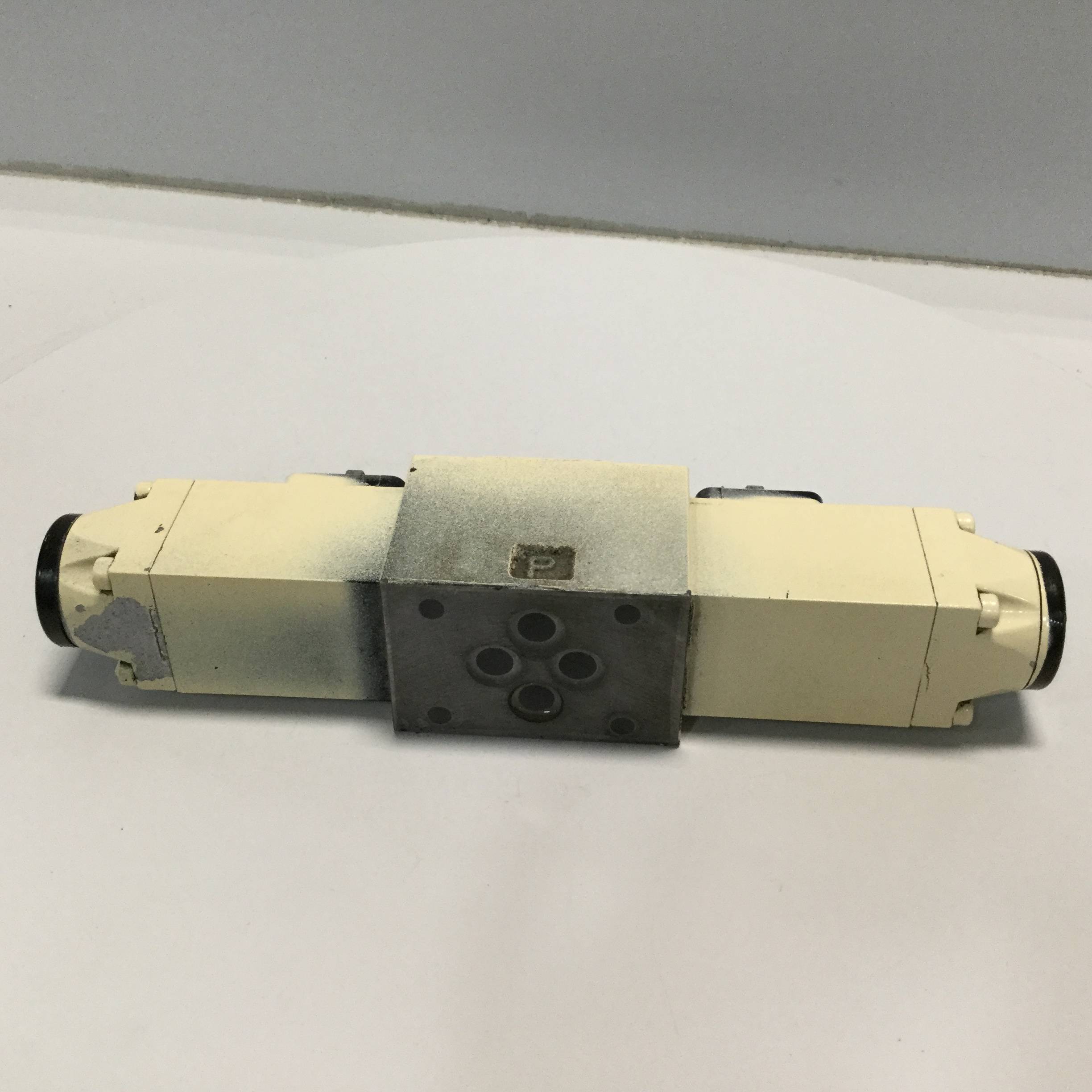 Used REXROTH Valve 4WE6E51AG24N9K4/V Used
