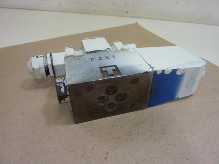 Used VICKERS Directional Control Valve DG4V32AMP7H7P2050 #64576