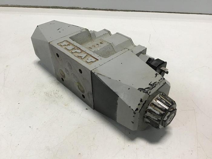 Used TOKIMEC Valve DG4V-5-33C-M-AP7L-H-7-40-JA1Y #126874