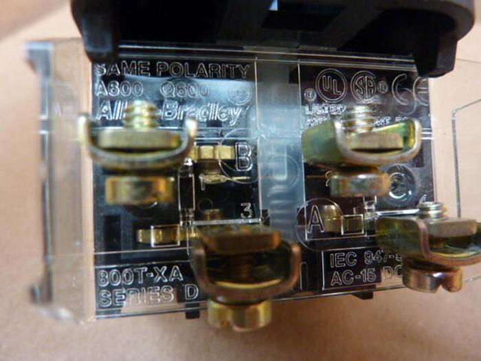 Used ALLEN BRADLEY Push Button - Green 800T-QBL10G GREEN #38156