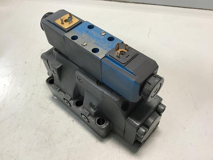Used VICKERS Solenoid Directional Valve DG4V-3-6C-M-U-HL7-60-B13 USED