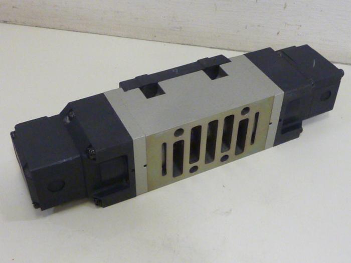 Used SMC Solenoid Valve VS7-8-FPG-D-3Z #64076