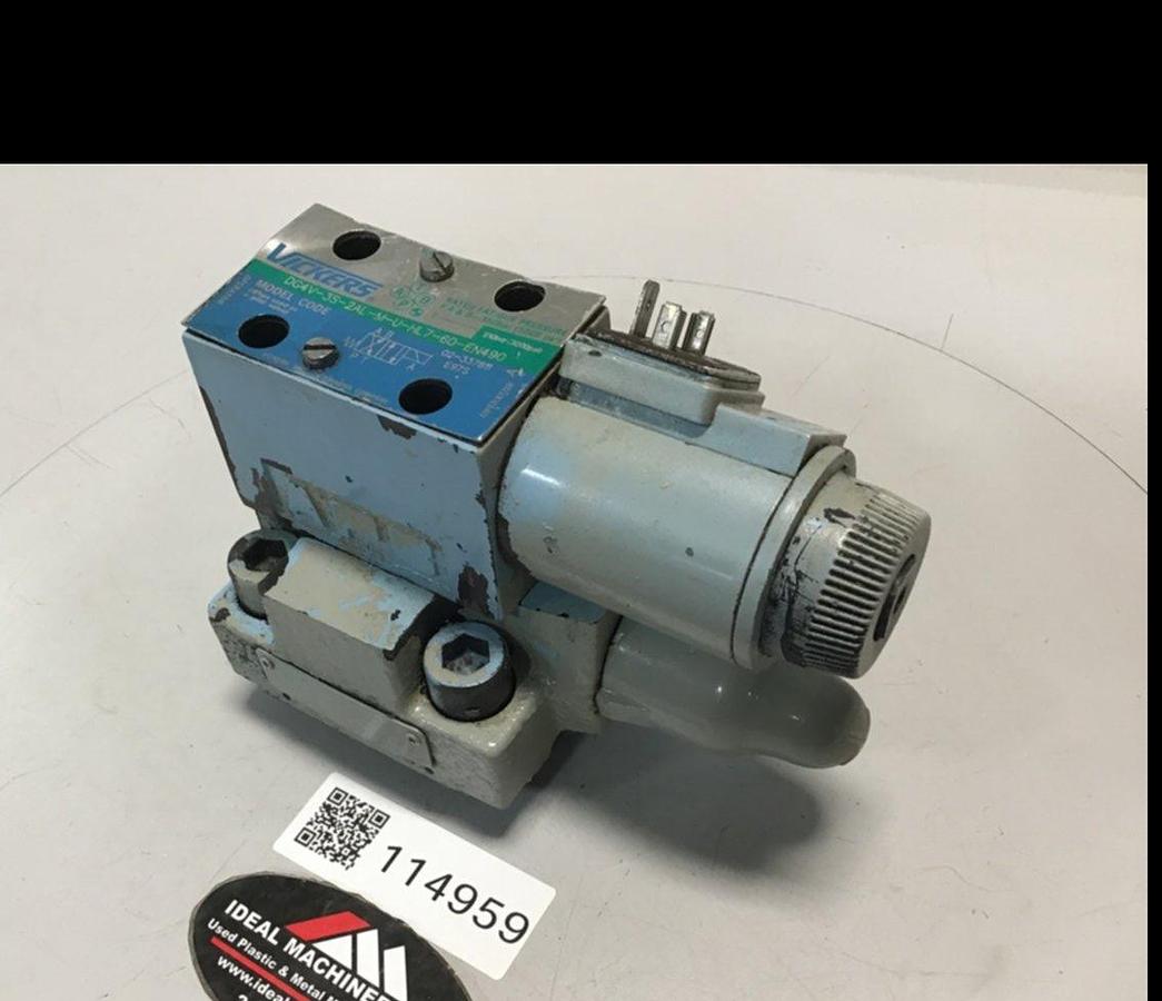 Used VICKERS Directional Valve DG4V-3S-2AL-M-U-HL7-60-EN490 Used