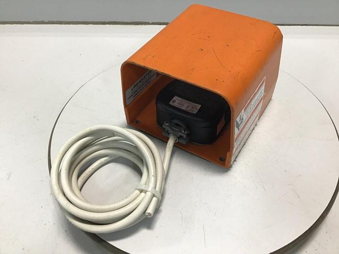 Used LINEMASTER Foot Switch Full Guard 522-B14 #117552