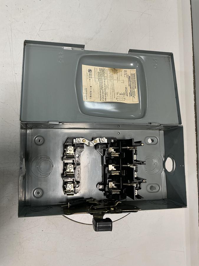 Used SQUARE D D-323N