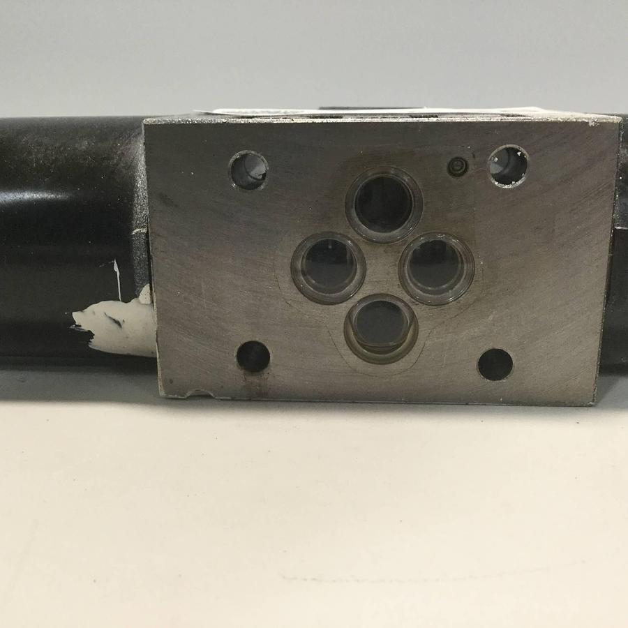 Used TOKIMEC Directional Control Valve DG4V-3-6C-M-P7-H-7-52 USED