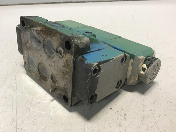 Used VICKERS Solenoid Directional Valve DG4V-3-6C-M-U-HL7-60-B13 Used