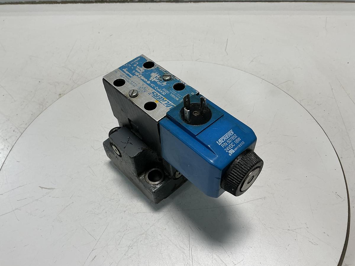 Used VICKERS DG4V-3-2A-M-U-HL7-60