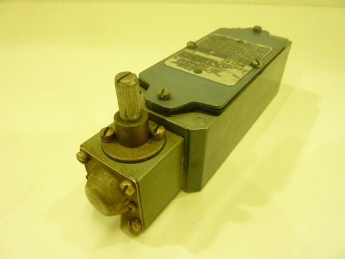 Used ALLEN BRADLEY Limit Switch 802T-HT SER 1 #43342