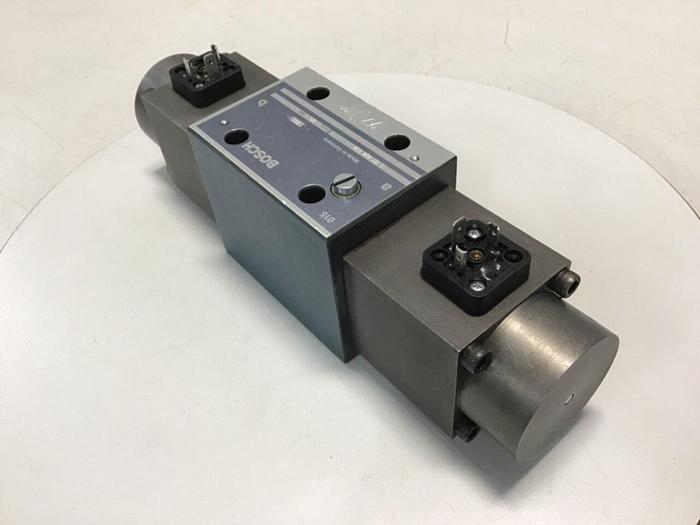 Used BOSCH Directional Valve 0 811 404 832 Used