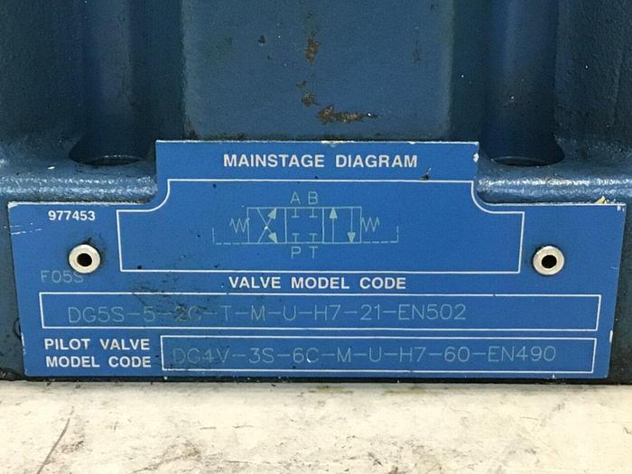 Used VICKERS Directional Valve DG4V-3-6C-M-U-H7-60 #139828