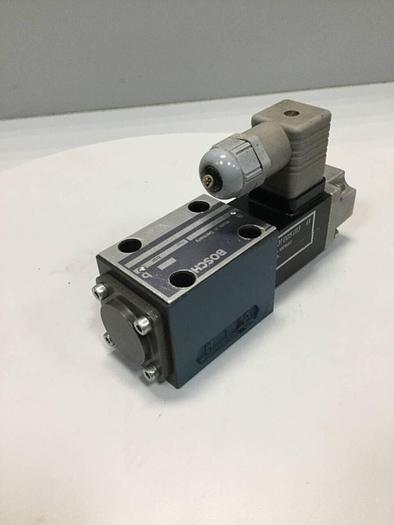 Used BOSCH Hydraulic Valve 0 810 090 133 #97041