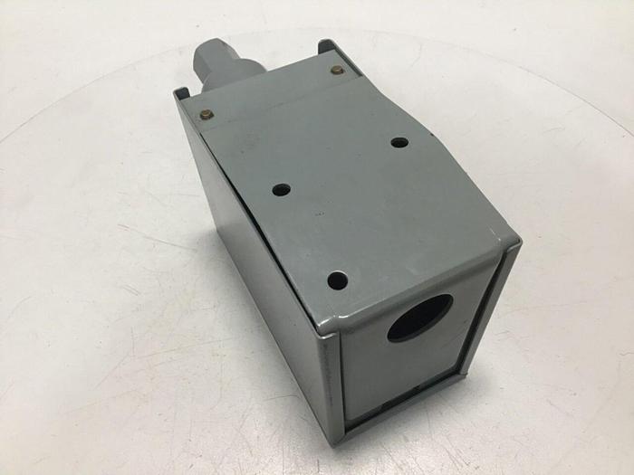 Used ALLEN BRADLEY Pressure Control ENCL/BOIT BULLETIN 836 #112778