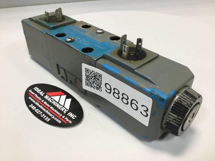 Used VICKERS Directional Valve DG4V-3-6C-M-U-HL7-60 Used