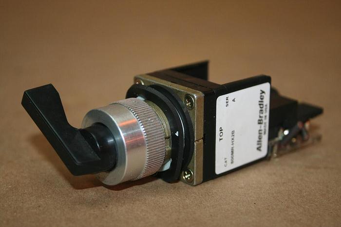 Used ALLEN BRADLEY Selector Switch 800MR-HX2B #19986