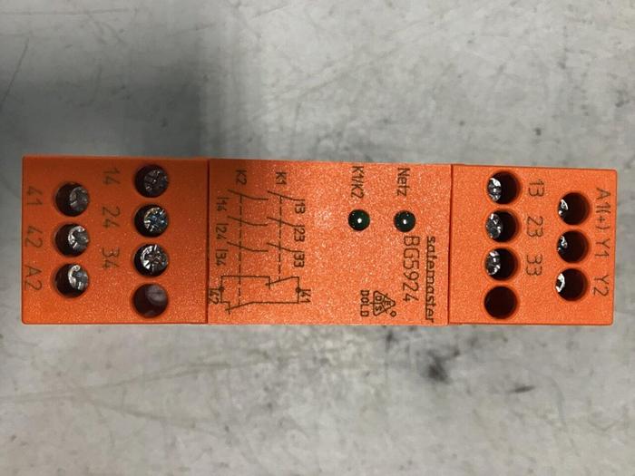 SAFEMASTER Safety Relay BG5924.48 #138400