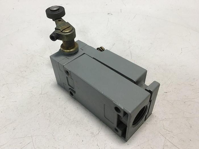 Used SQUARE D Limit Switch 9007-C54A #122143