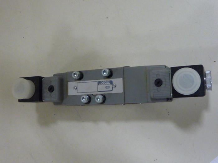 Used BOSCH Pneumatic Valve 0 820 027 228 #52246