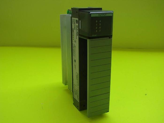 Used ALLEN BRADLEY Output Module 1746-OA8 SER A Used