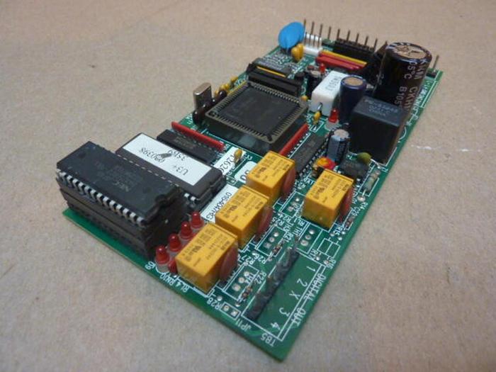 Used UNIVERSAL Unitary Controller Board 016-4047FG Used